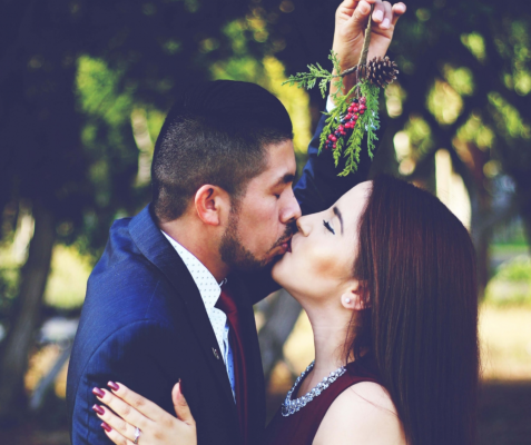 Untitled-Project mistletoe at wedding