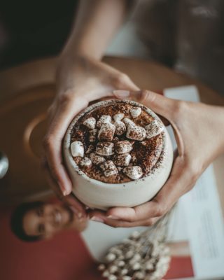 image 8 hot drinks hot cocoa for winter weddings
